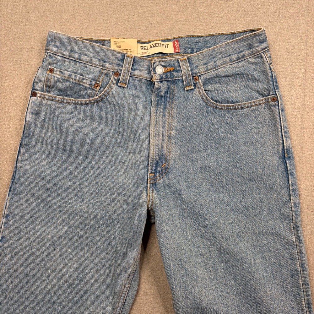 Levis 550 Relaxed Fit Tapered Leg Jeans Mens 32x34 Light Stonewash Blue - Picture 2 of 14